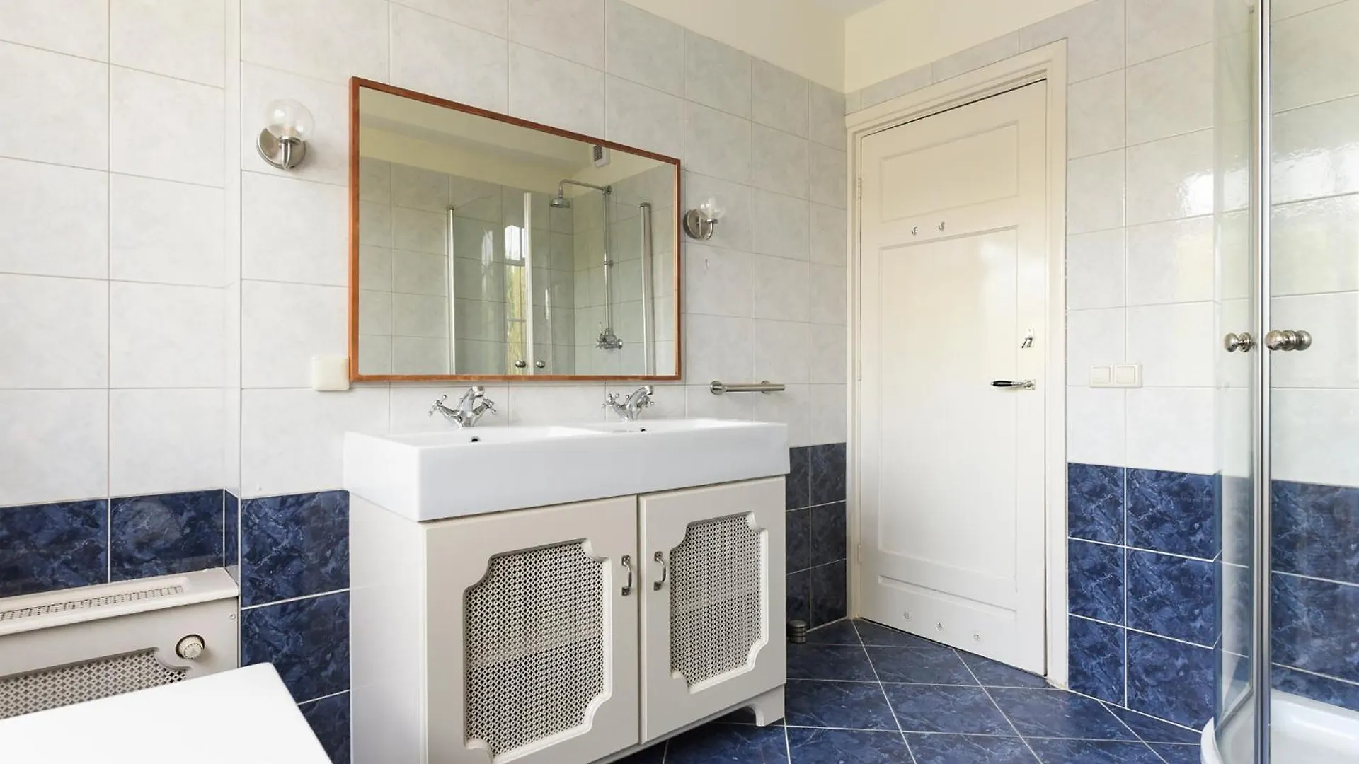 Luxury Home In Quiet Neighbourhood Near Beach Den Haag Bed & Breakfast
